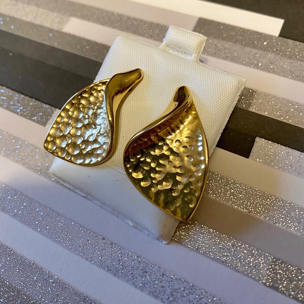 Vtg 80s earrings 🖤 - Picture 3 of 4